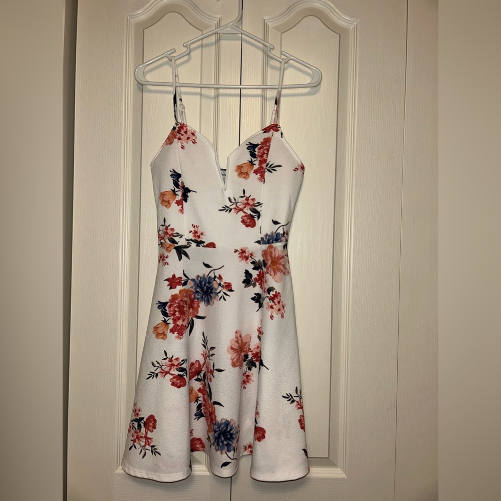 Almost Famous White Floral V Neck Flowy Dress